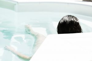 Sposoby na relaksacyjną kąpiel – kule kąpielowe, bielenda olejek do kąpieli